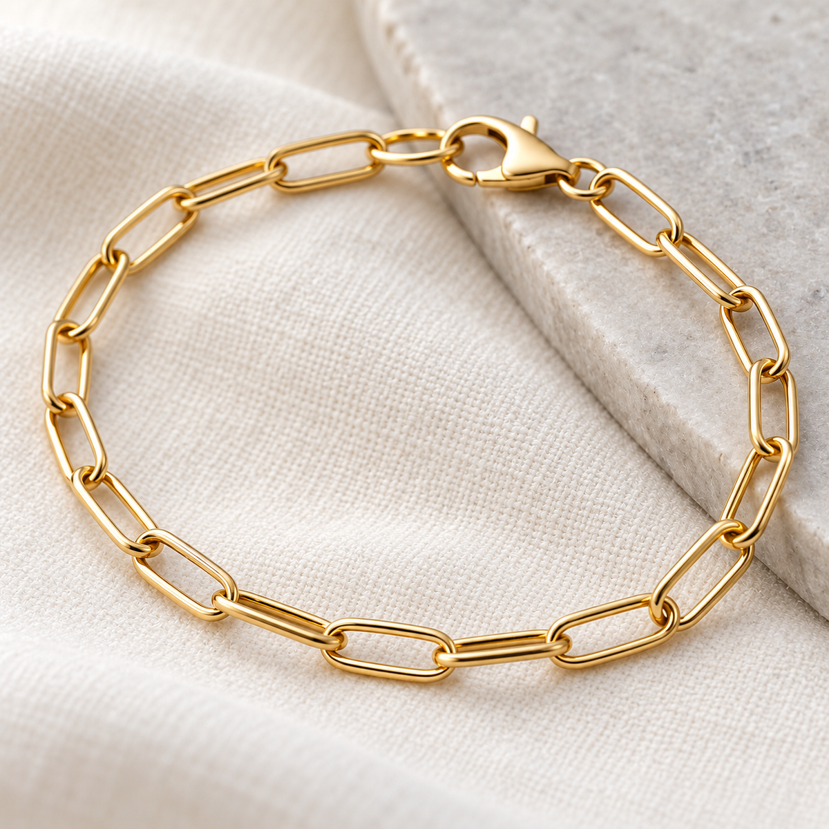 elvarinio Elegant Link Bracelet — close-up design visualization [detail]. AI-generated; product specifications pending verification.
